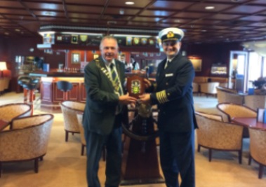 Cathaoirleach welcomes MS Astor to Killybegs